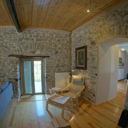 Entire In Laconia Holiday home Longastra