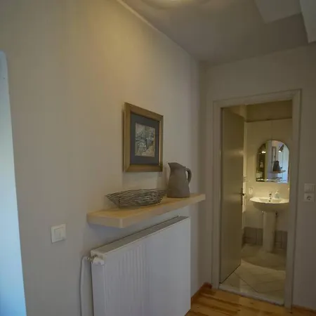 Entire In Laconia * Longastra