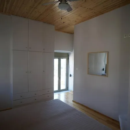 Holiday home Entire In Laconia Longastra