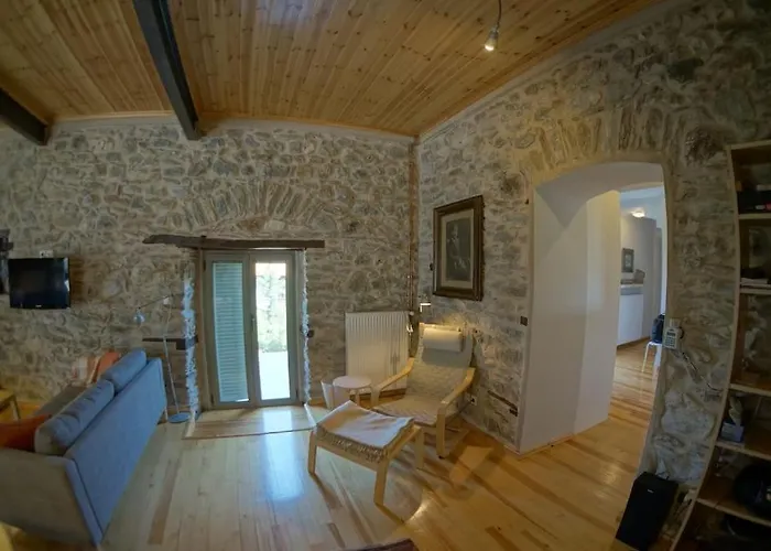 Entire In Laconia Holiday home Longastra