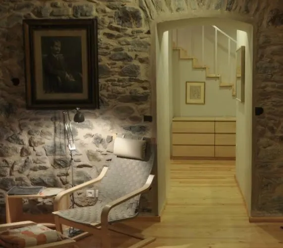 Entire In Laconia Longastra